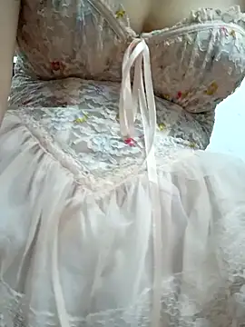 Snapshot of Thuylinh86 chatting on September 22, 2025, 5:09 am Thuylinh86 online show from September 22, 2025, 5:09 am