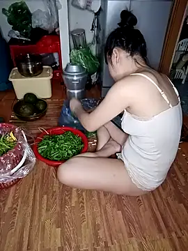 Snapshot of Thuylinh86 chatting on October 7, 2025, 6:54 am Thuylinh86 online show from October 7, 2025, 6:54 am