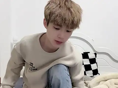 linger2563 online show from November 19, 2025, 12:38 pm