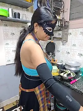 Snapshot of Queen_Nightt chatting on September 26, 2025, 3:21 am Queen Nightt online show from September 26, 2025, 3:21 am