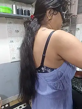 Snapshot of Queen_Nightt chatting on October 8, 2025, 3:59 am Queen Nightt online show from October 8, 2025, 3:59 am