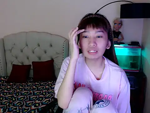 ShantalFoxxy  online show from February 6, 2026, 1:14 pm