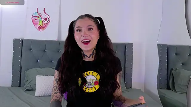 sara queen10 online show from September 25, 2025, 5:16 pm