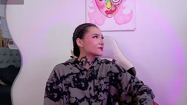 sara queen10 online show from October 1, 2025, 1:50 pm