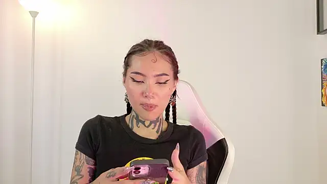 sara queen10 online show from April 14, 2026, 2:01 pm