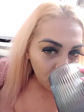 izauri2025 online show from October 11, 2025, 5:50 am