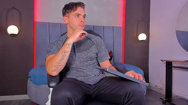 Liam walk  online show from April 17, 2026, 10:24 pm