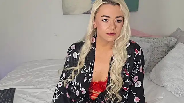 kinkylilsweetie online show from January 13, 2026, 7:57 am