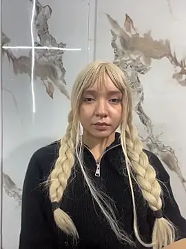 JuliethMoss online show from April 3, 2026, 9:51 am