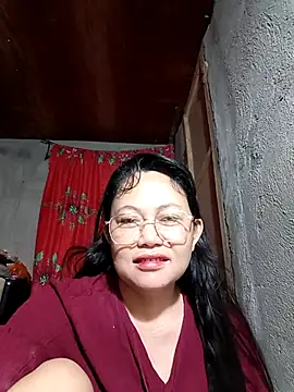 Everleigh mom online show from November 17, 2025, 7:52 pm