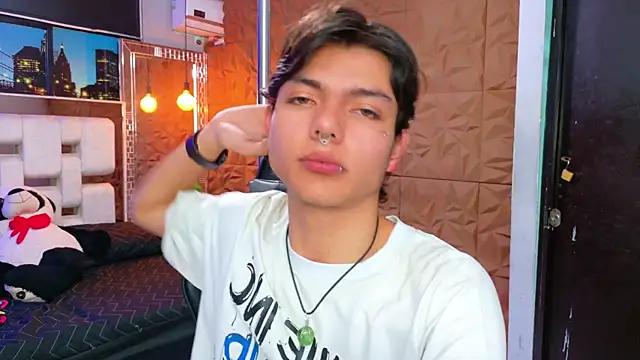 Snapshot of alandelrey57 chatting on September 18, 2025, 5:42 am alandelrey57 online show from September 18, 2025, 5:42 am