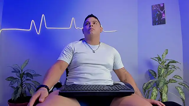 Snapshot of Maximus_Steel chatting on November 2, 2025, 3:36 pm Maximus Steel online show from November 2, 2025, 3:36 pm