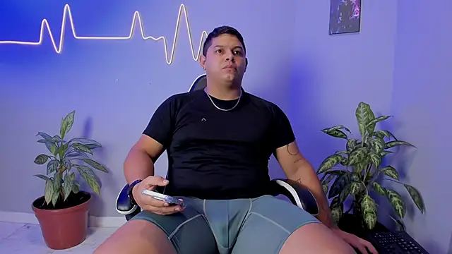 Snapshot of Maximus_Steel chatting on November 11, 2025, 11:54 am Maximus Steel online show from November 11, 2025, 11:54 am