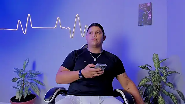 Snapshot of Maximus_Steel chatting on November 13, 2025, 11:53 am Maximus Steel online show from November 13, 2025, 11:53 am