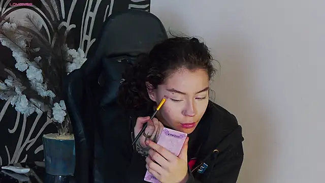 RavennMoonn online show from October 11, 2025, 9:13 pm