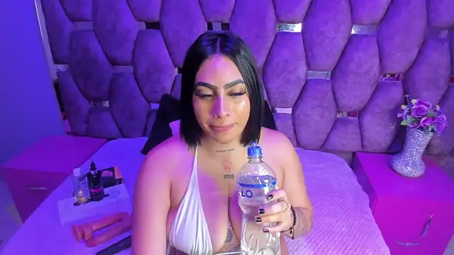 nikky latin online show from September 25, 2025, 3:21 am