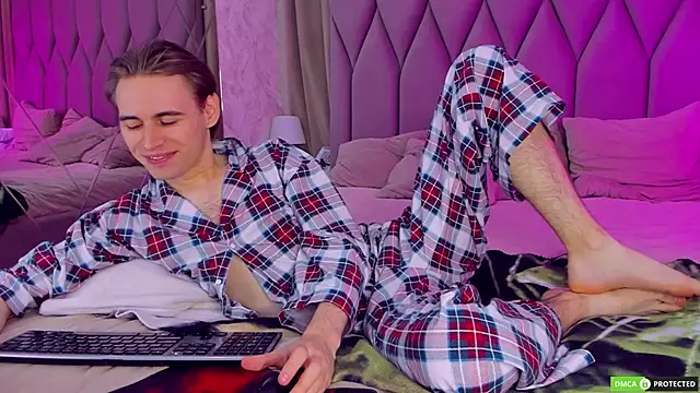 WilliamDyson online show from September 25, 2025, 4:27 am