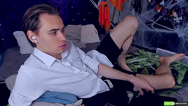 WilliamDyson online show from October 16, 2025, 3:07 am