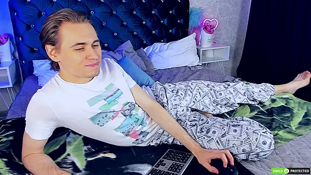 WilliamDyson online show from November 3, 2025, 4:03 am