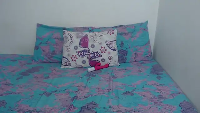 Snapshot of Tiiana chatting on November 14, 2025, 5:11 pm Tiiana online show from November 14, 2025, 5:11 pm