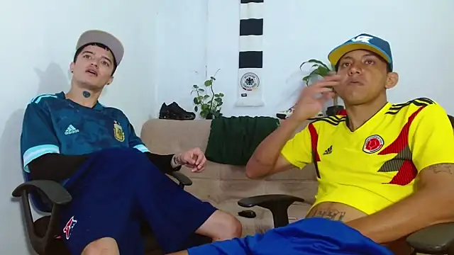 Snapshot of skinny23cm chatting on February 7, 2026, 1:59 pm skinny23cm online show from February 7, 2026, 1:59 pm