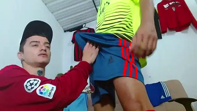 Snapshot of skinny23cm chatting on February 10, 2026, 2:10 pm skinny23cm online show from February 10, 2026, 2:10 pm