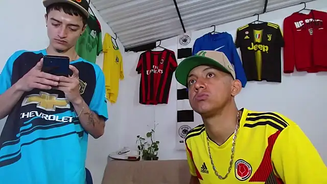 Snapshot of skinny23cm chatting on February 11, 2026, 2:11 pm skinny23cm online show from February 11, 2026, 2:11 pm