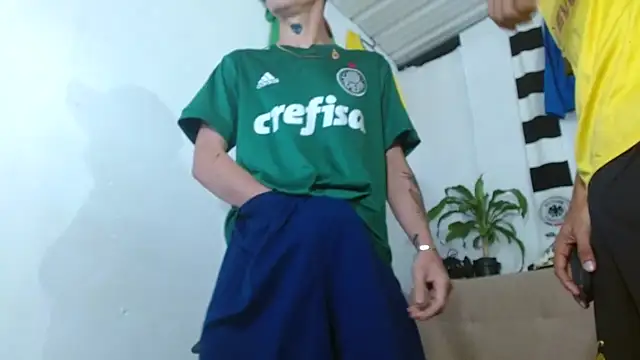 Snapshot of skinny23cm chatting on February 15, 2026, 1:20 pm skinny23cm online show from February 15, 2026, 1:20 pm