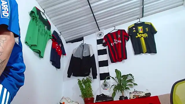 Snapshot of skinny23cm chatting on February 27, 2026, 1:55 pm skinny23cm online show from February 27, 2026, 1:55 pm