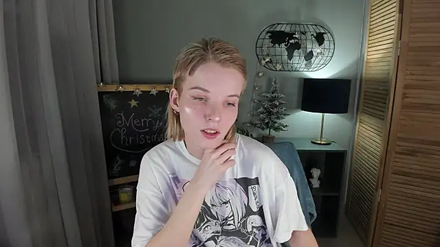 Snapshot of Madelaineses chatting on December 20, 2025, 8:43 am Madelaineses online show from December 20, 2025, 8:43 am