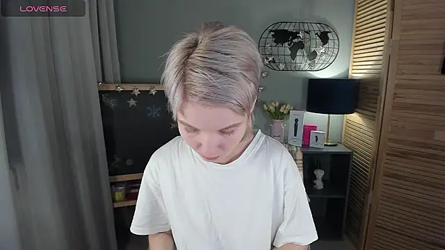 Snapshot of Madelaineses chatting on January 14, 2026, 10:54 am Madelaineses online show from January 14, 2026, 10:54 am