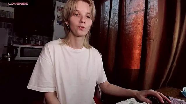Snapshot of Madelaineses chatting on June 8, 2026, 10:54 pm Madelaineses online show from June 8, 2026, 10:54 pm