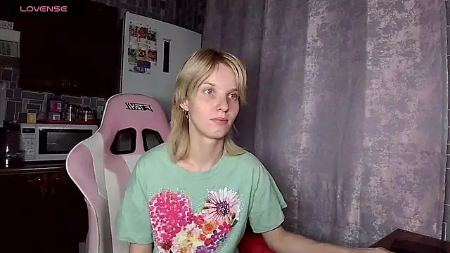 Snapshot of Madelaineses chatting on June 25, 2026, 3:05 pm Madelaineses online show from June 25, 2026, 3:05 pm