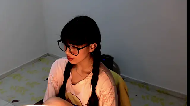 Snapshot of meganmiauu chatting on May 27, 2026, 2:03 pm meganmiauu online show from May 27, 2026, 2:03 pm