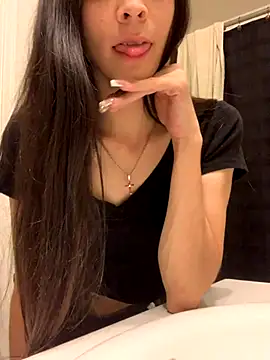 lovinlush online show from October 23, 2025, 4:28 pm