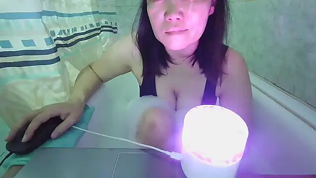 sakuradelreina online show from December 4, 2025, 8:23 am