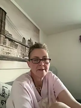 Curvy-Jinx online show from January 7, 2026, 8:28 am