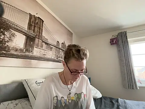 Curvy-Jinx online show from March 5, 2026, 8:43 am