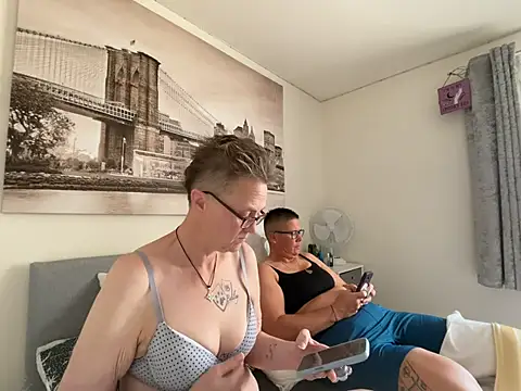 Curvy-Jinx online show from July 27, 2026, 9:27 am