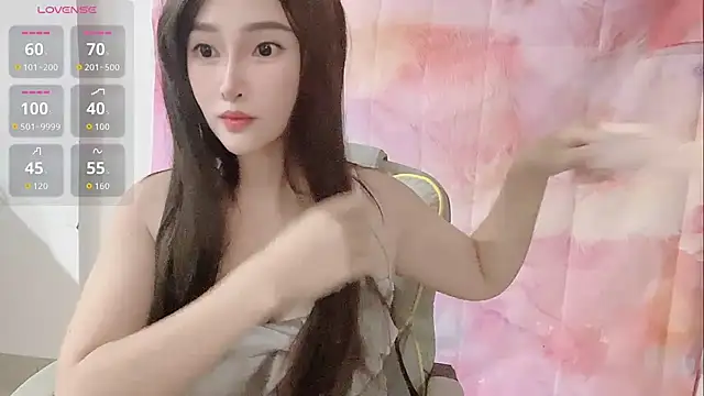 Snapshot of Crush-7ii chatting on October 4, 2025, 1:53 pm Crush-7ii online show from October 4, 2025, 1:53 pm