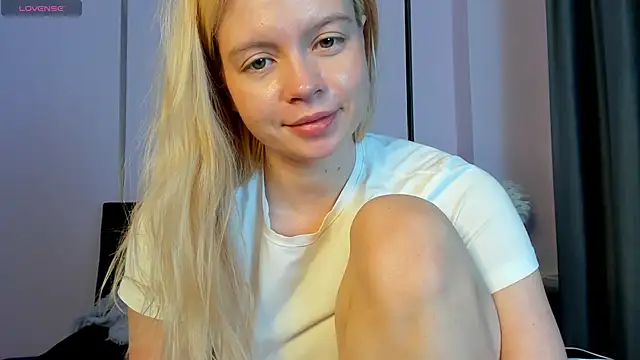 AlisaGoldie online show from September 28, 2025, 5:29 pm