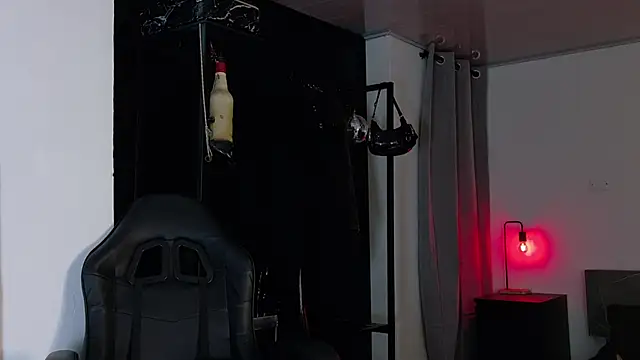 Angelabl0odborne online show from October 4, 2025, 9:46 pm