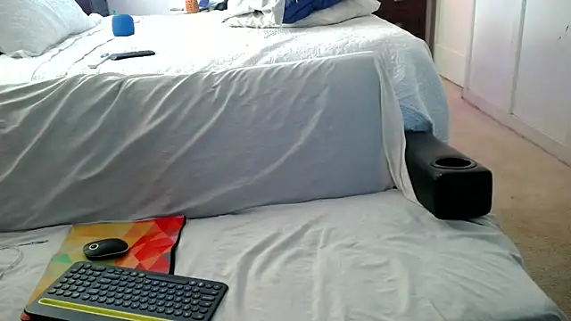 Luv2SuckBWC92 online show from October 2, 2025, 10:28 pm