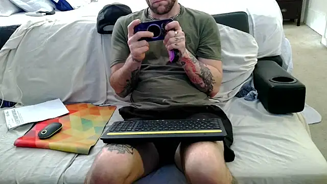 Luv2SuckBWC92 online show from October 6, 2025, 9:01 pm