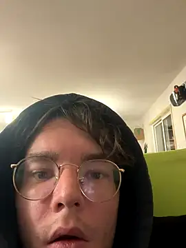 Snapshot of Hungboxer69 chatting on November 7, 2025, 2:33 am Hungboxer69 online show from November 7, 2025, 2:33 am