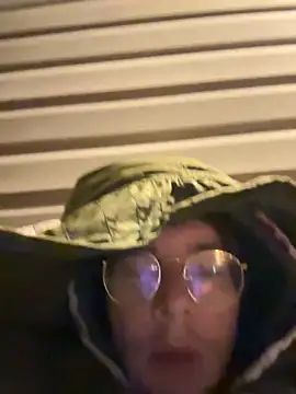 Snapshot of Hungboxer69 chatting on November 11, 2025, 1:33 pm Hungboxer69 online show from November 11, 2025, 1:33 pm