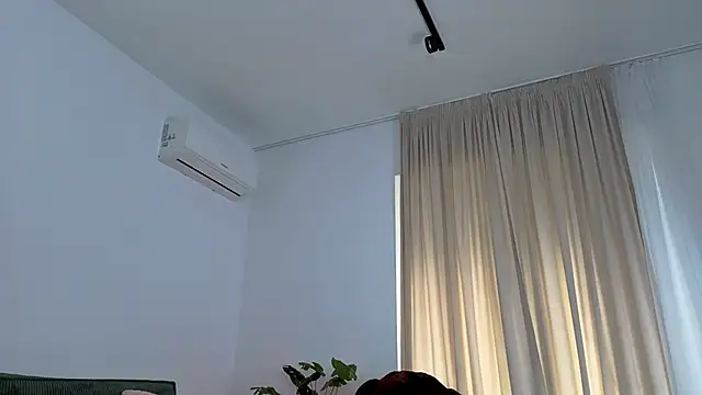 EmaHallee online show from June 16, 2026, 3:53 am