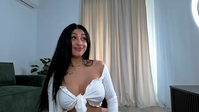 EmaHallee online show from July 21, 2026, 4:37 am
