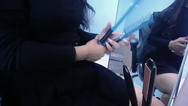 victoria hernandez t  online show from November 1, 2025, 1:02 pm