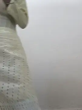 Snapshot of Alia-00 chatting on October 28, 2025, 4:05 am Alia-00 online show from October 28, 2025, 4:05 am